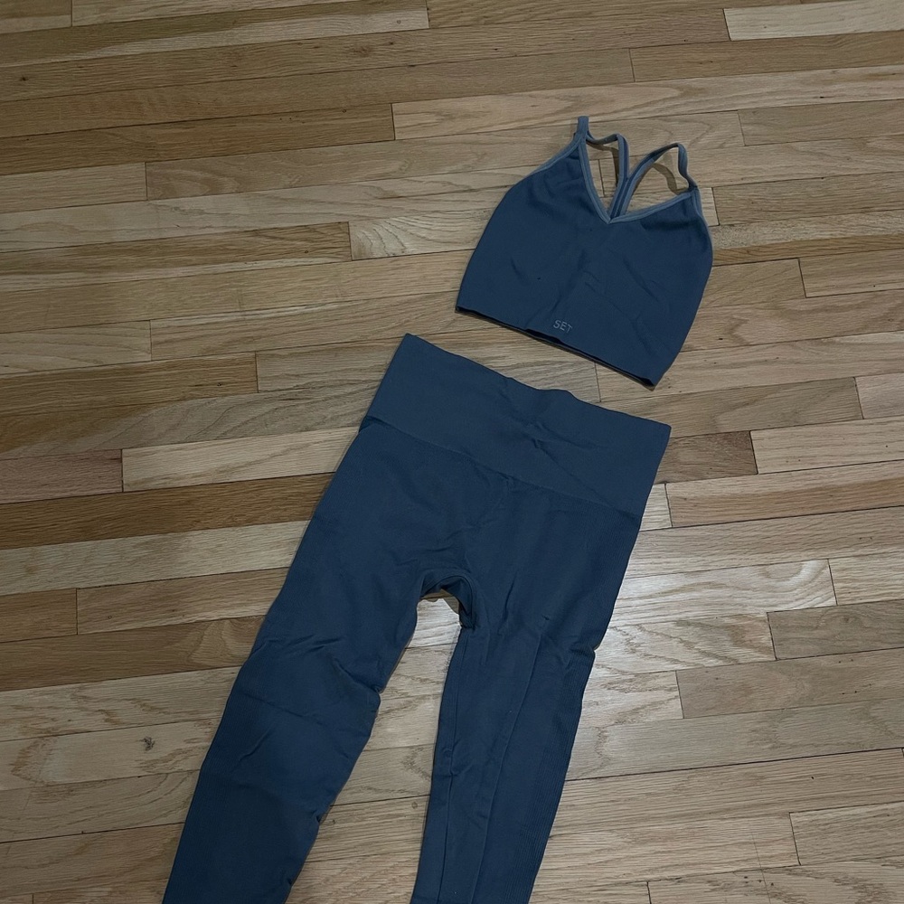 SET active  Sports Bra and Leggings Set